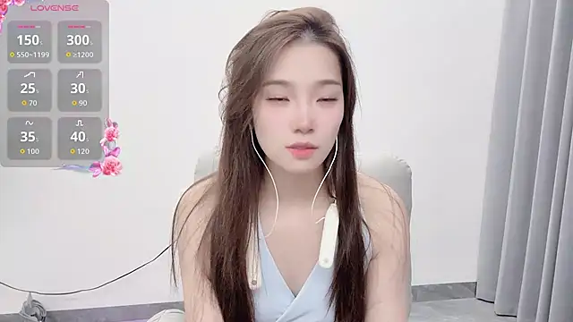 Snapshot of yuyu_77 chatting on 09/24/25, 04:35 yuyu 77 online show from 09/24/25, 04:35