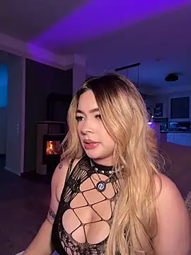 OriannaFox online show from 12/17/25, 09:09