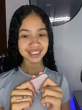 jadee8 online show from 04/15/26, 04:33