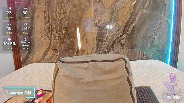 Snapshot of MiiaaCollinss chatting on 12/15/25, 02:45 MiiaaCollinss online show from 12/15/25, 02:45