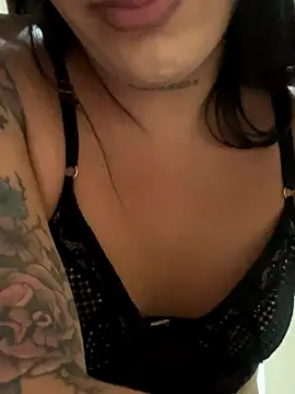 Snapshot of Sweet_vicky_hot chatting on 10/31/25, 05:09 Sweet vicky hot online show from 10/31/25, 05:09