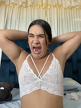 Snapshot of Sweet_vicky_hot chatting on 10/27/25, 07:04 Sweet vicky hot online show from 10/27/25, 07:04