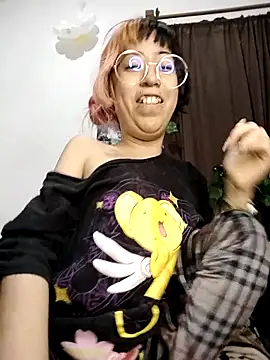 Snapshot of YukiRam chatting on 12/15/25, 04:40 YukiRam online show from 12/15/25, 04:40