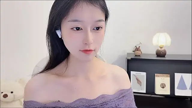 Onechestnut online show from 10/23/25, 12:26