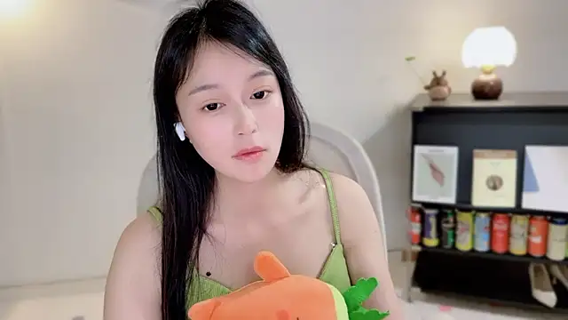 Snapshot of Onechestnut chatting on 04/04/26, 04:46 Onechestnut online show from 04/04/26, 04:46