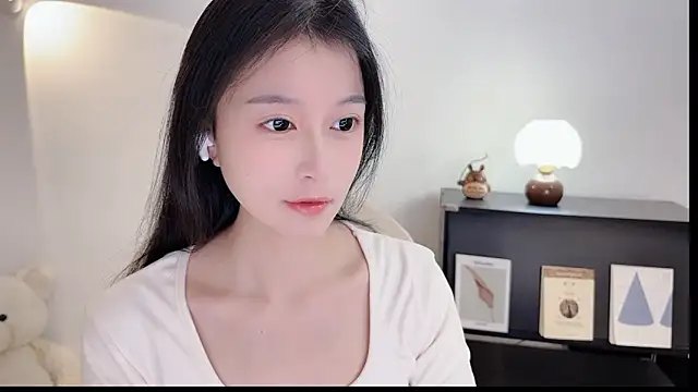 Onechestnut online show from 10/28/25, 06:23