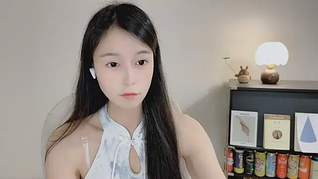 Snapshot of Onechestnut chatting on 04/08/26, 11:12 Onechestnut online show from 04/08/26, 11:12