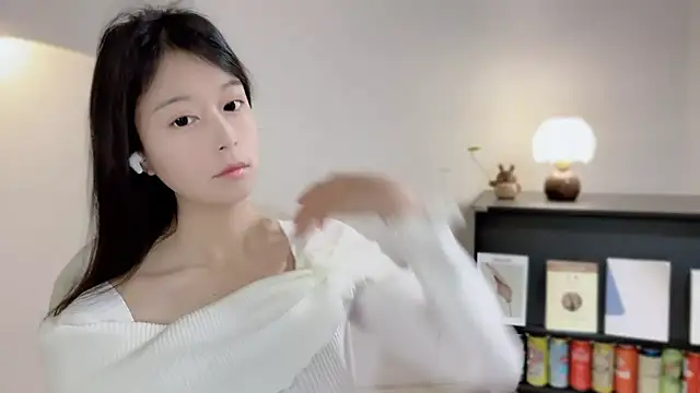 Snapshot of Onechestnut chatting on 04/04/26, 04:41 Onechestnut online show from 04/04/26, 04:41