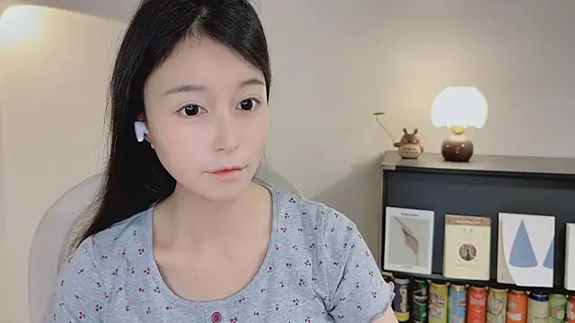 Snapshot of Onechestnut chatting on 04/12/26, 02:42 Onechestnut online show from 04/12/26, 02:42