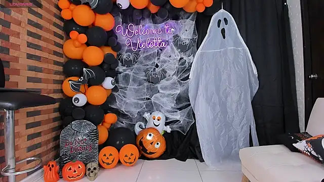 Snapshot of violetta_pretty chatting on 10/23/25, 07:56 violetta pretty online show from 10/23/25, 07:56