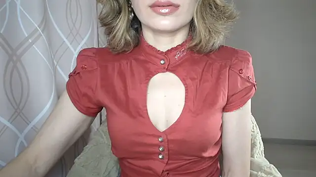 Snapshot of miss__Sophie chatting on 10/31/25, 08:00 miss Sophie online show from 10/31/25, 08:00