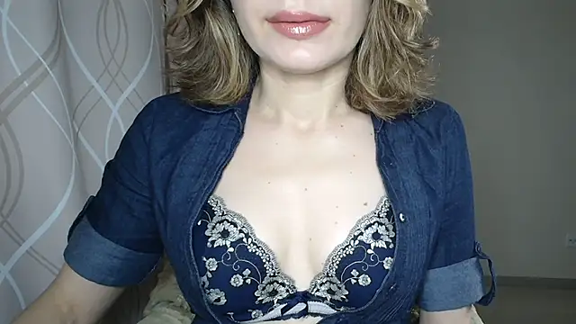 Snapshot of miss__Sophie chatting on 11/28/25, 10:04 miss Sophie online show from 11/28/25, 10:04