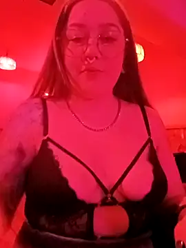 Snapshot of Dulcedeanis chatting on 10/15/25, 01:48 Dulcedeanis online show from 10/15/25, 01:48