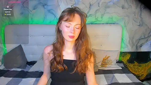 LolaMeddisson online show from 12/19/25, 09:17