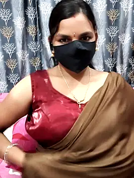 Snapshot of Lalitha-1995 chatting on 07/05/26, 04:25 Lalitha-1995 online show from 07/05/26, 04:25