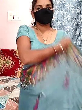 Snapshot of Lalitha-1995 chatting on 07/17/26, 04:32 Lalitha-1995 online show from 07/17/26, 04:32