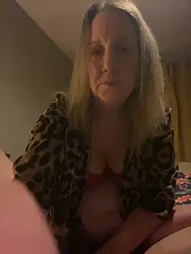 Snapshot of X-Victoria-X chatting on 10/10/25, 11:05 X-Victoria-X online show from 10/10/25, 11:05