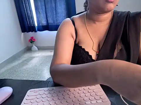 Snapshot of Anjalistar chatting on 09/21/25, 04:39 Anjalistar online show from 09/21/25, 04:39