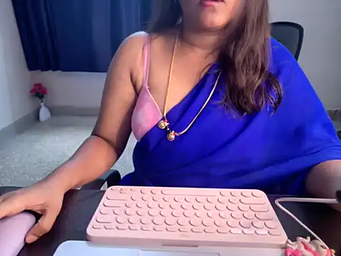 Snapshot of Anjalistar chatting on 09/10/25, 03:38 Anjalistar online show from 09/10/25, 03:38