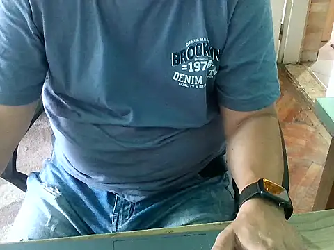 Snapshot of zee06 chatting on 07/05/26, 11:06 zee06 online show from 07/05/26, 11:06