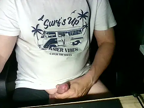 Snapshot of zee06 chatting on 05/18/26, 08:24 zee06 online show from 05/18/26, 08:24