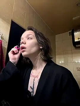 Snapshot of enchanting_chloe chatting on 10/10/25, 05:47 enchanting chloe online show from 10/10/25, 05:47