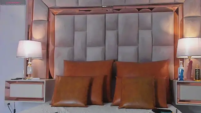 Snapshot of ValentinaBreats chatting on 12/04/25, 12:04 ValentinaBreats online show from 12/04/25, 12:04