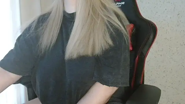 Snapshot of Miaxfox chatting on 02/17/26, 04:10 Miaxfox online show from 02/17/26, 04:10