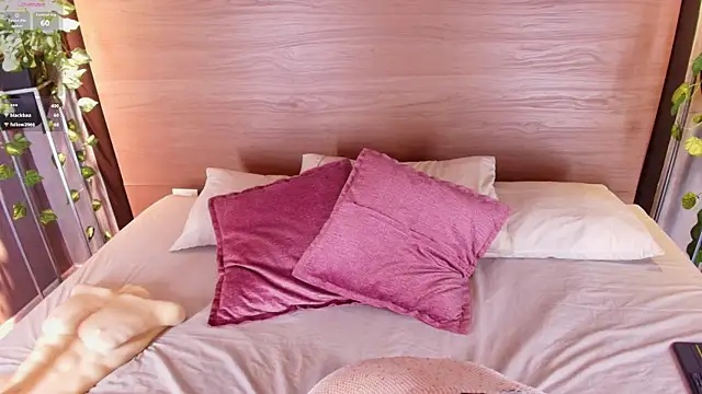 alexamonroe  online show from 10/25/25, 04:29