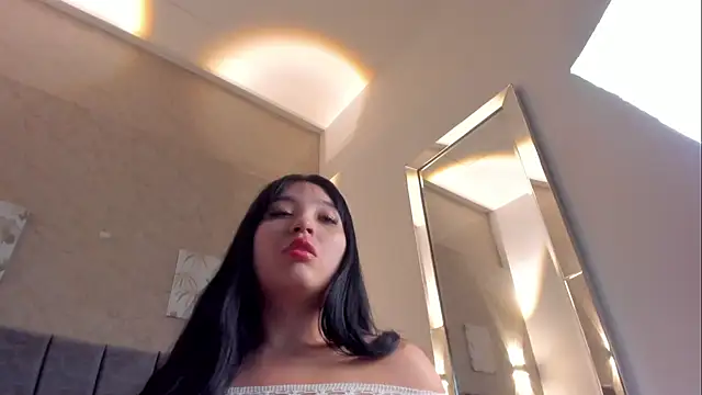 Lunaa bellaa online show from 12/17/25, 07:41