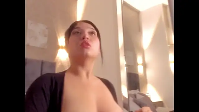 Lunaa bellaa online show from 02/09/26, 07:45