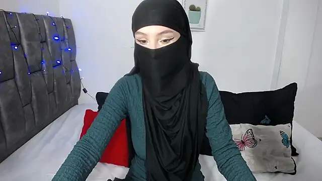   Nahia online show from 10/21/25, 02:16