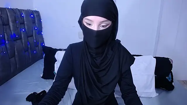   Nahia online show from 10/22/25, 01:54