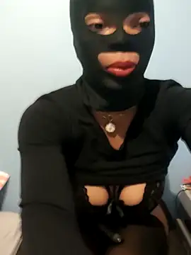 Snapshot of sweetybae75 chatting on 10/18/25, 02:35 sweetybae75 online show from 10/18/25, 02:35