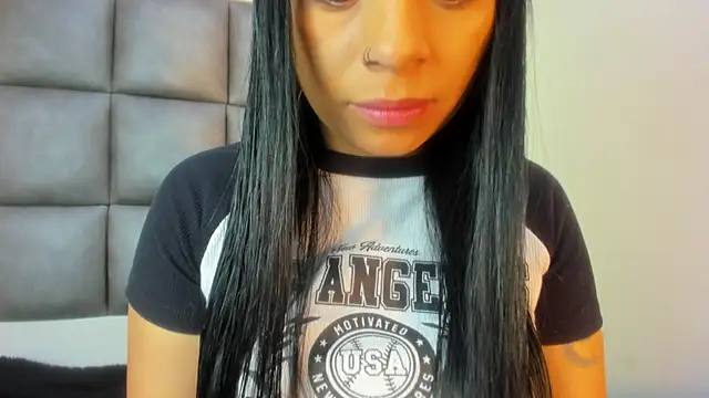 Mia lopez   online show from 10/01/25, 11:58