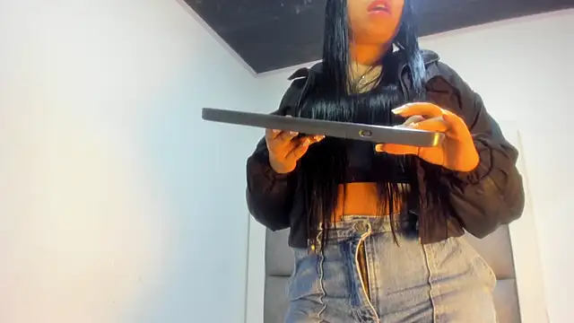 Mia lopez   online show from 10/10/25, 01:23