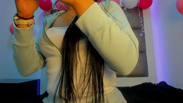 Mia lopez   online show from 11/07/25, 12:31