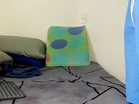 Snapshot of Master_Leonardo chatting on 10/12/25, 04:41 Master Leonardo online show from 10/12/25, 04:41