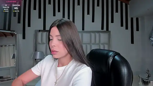 Snapshot of MeganScott chatting on 06/11/26, 11:18 MeganScott online show from 06/11/26, 11:18