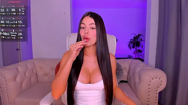 Snapshot of MeganScott chatting on 02/15/25, 02:04 MeganScott online show from 02/15/25, 02:04