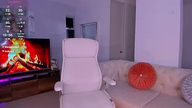 Snapshot of MeganScott chatting on 03/18/25, 05:12 MeganScott online show from 03/18/25, 05:12