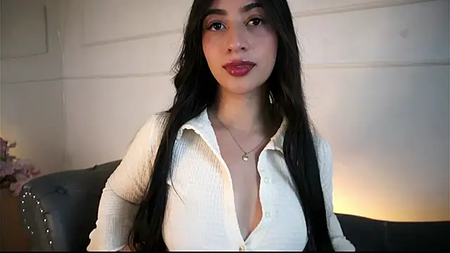 Snapshot of charlotterusso chatting on 06/01/26, 12:27 charlotterusso online show from 06/01/26, 12:27