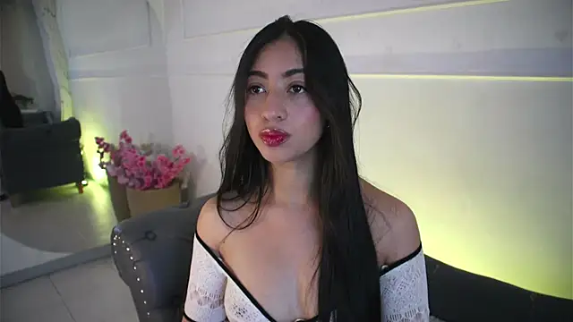 Snapshot of charlotterusso chatting on 07/10/26, 12:49 charlotterusso online show from 07/10/26, 12:49