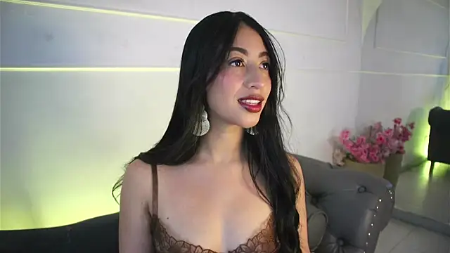 Snapshot of charlotterusso chatting on 07/03/26, 12:33 charlotterusso online show from 07/03/26, 12:33