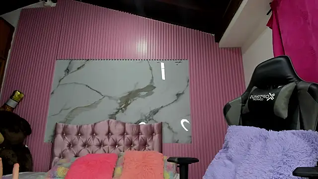 Mindy 19 online show from 11/14/25, 10:52