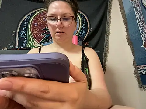 Snapshot of GirlSquirt chatting on 04/20/26, 03:35 GirlSquirt online show from 04/20/26, 03:35