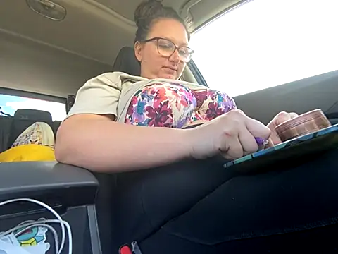 GirlSquirt online show from 11/17/25, 07:18