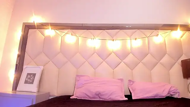 Scarletbigbug online show from 02/12/26, 12:05