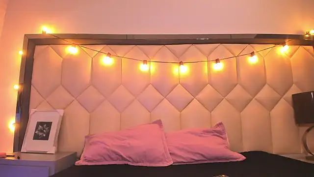 Scarletbigbug online show from 02/02/26, 11:53