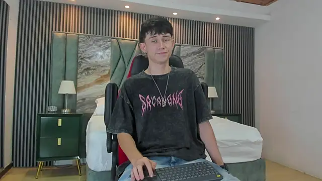 Michael blue online show from 10/09/25, 08:20